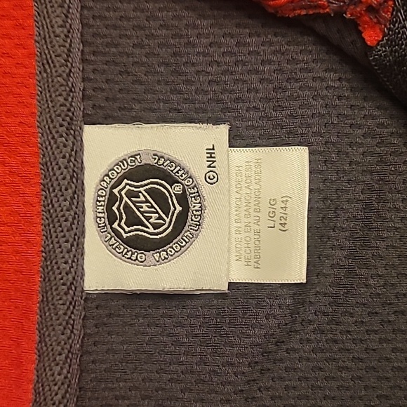 Men's size Large NHL Chicago Black Hawks long sleeve  Lot F - Picture 8 of 8